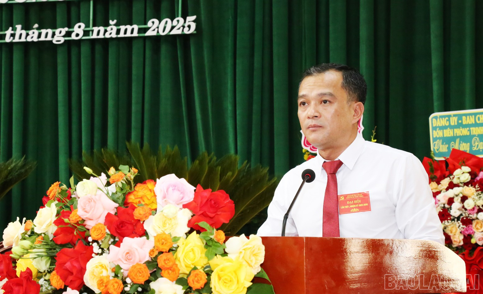 Đồng chí Nguyễn Thế Tài - Bí thư Đảng ủy xã Trịnh Tường khai mạc Đại hội. baolaocai-br_bx8.jpg