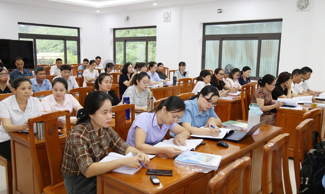 Các đại biểu dự hội nghị tập huấn. t3.jpg