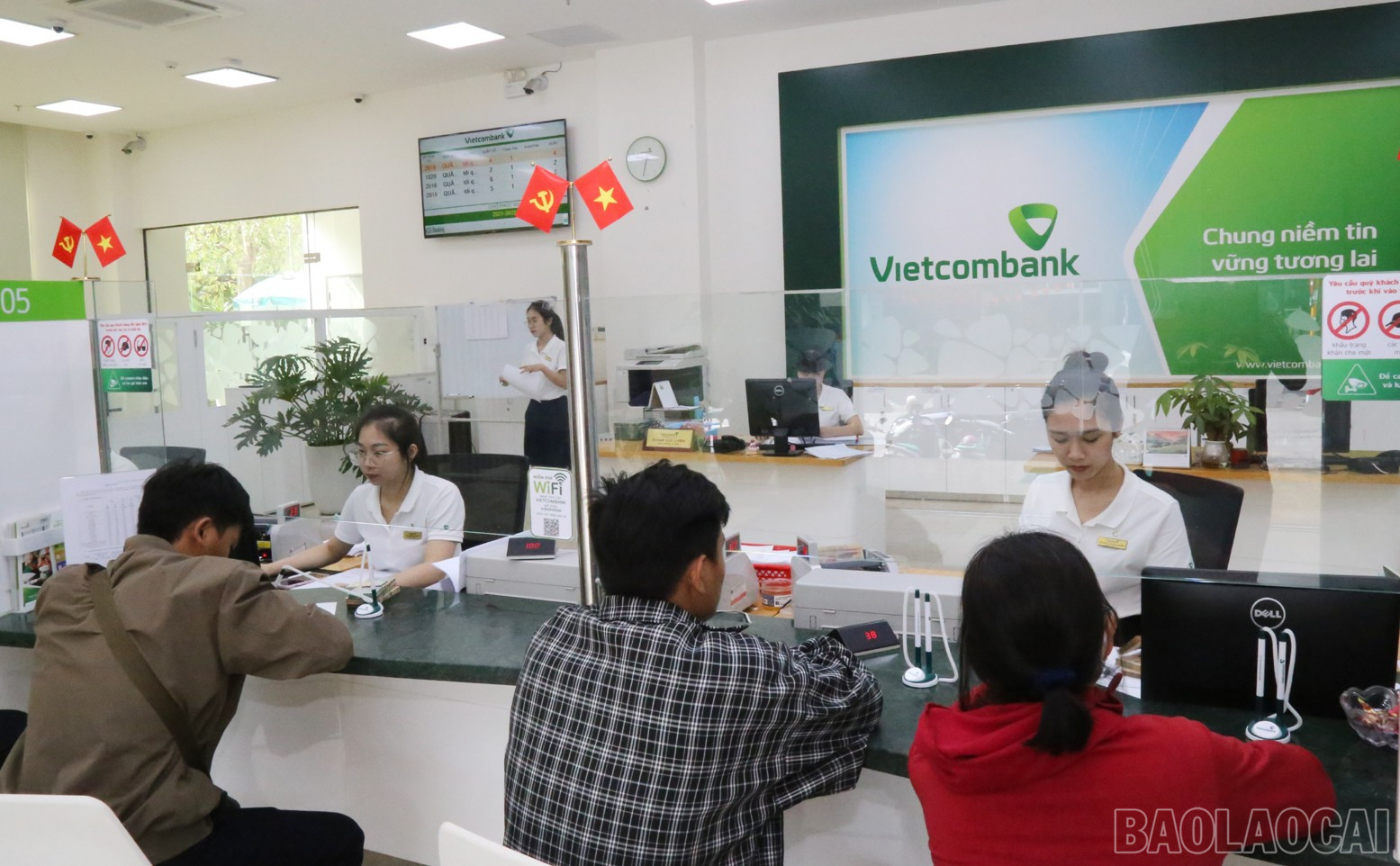 Ngân hàng tiếp vốn thúc đẩy phát triển sản xuất, kinh doanh. baolaocai-br_m2.jpg