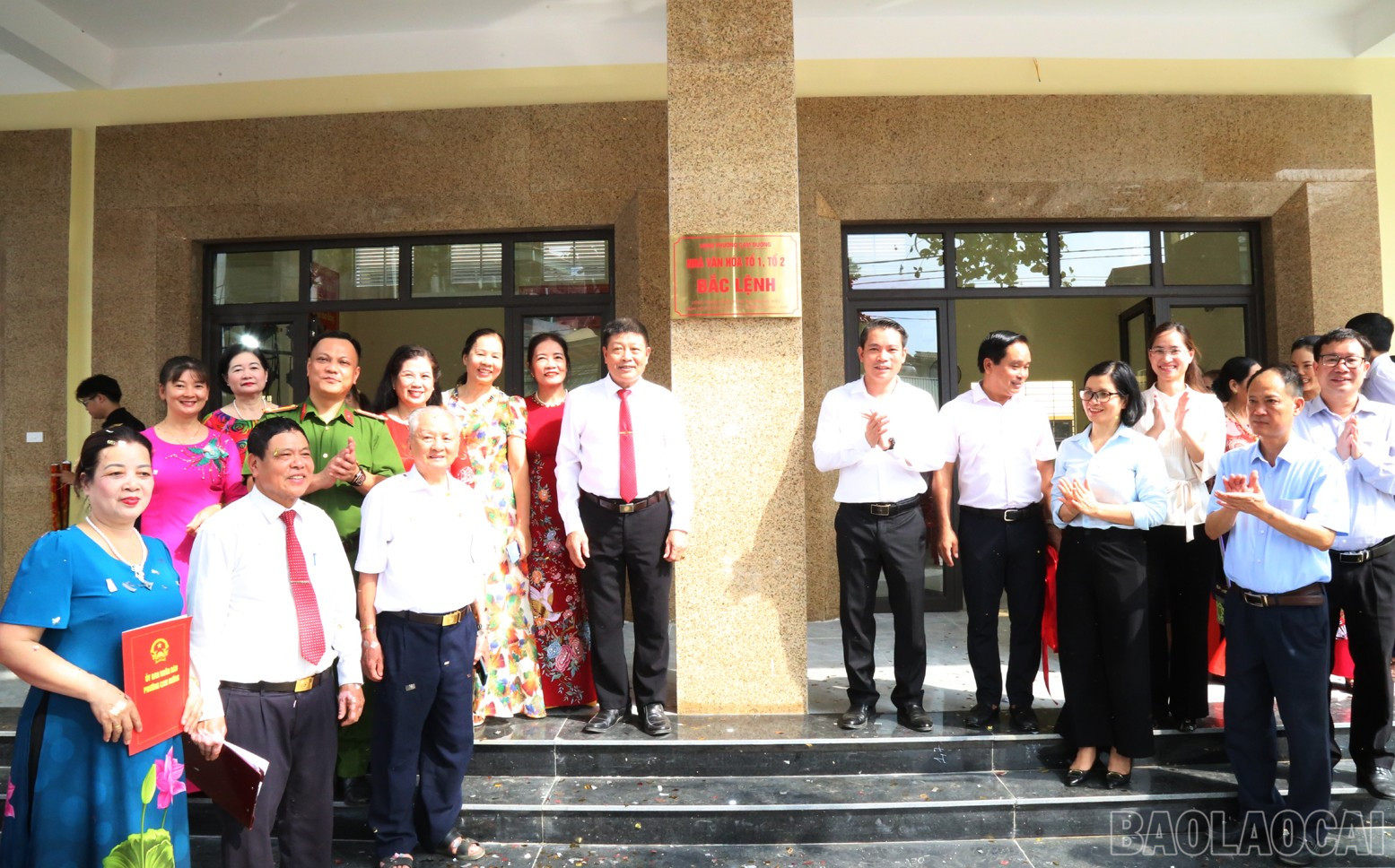 Gắn biển công trình chào mừng Đại hội đại biểu phường Cam Đường lần thứ I, nhiệm kỳ 2025-2030. baolaocai-br_bl2.jpg