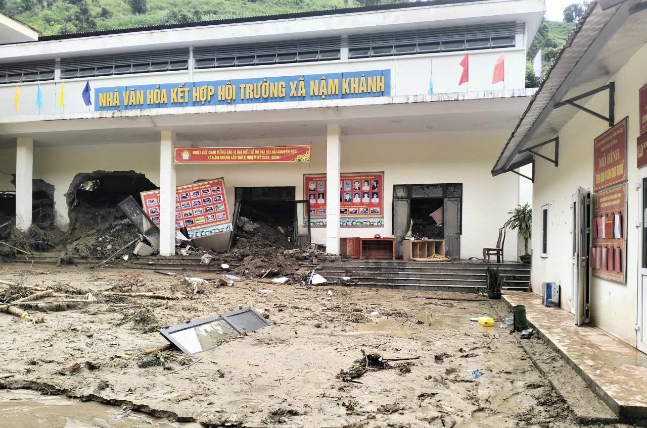 Mưa lũ, sạt lở đất gây nhiều thiệt hại của người dân và Nhà nước. T4.jpg