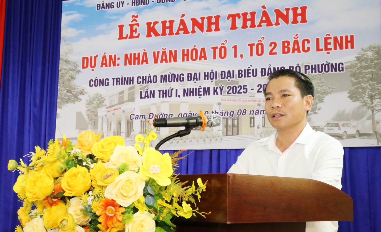 Đồng chí Nguyễn Xuân Nhẫn, Chủ tịch UBND phường Cam Đường phát biểu tại buổi lễ. bl4.jpg
