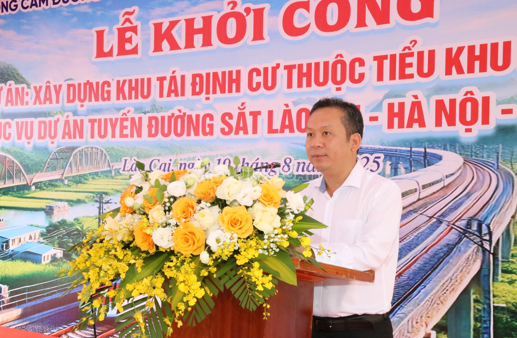 Đồng chí Nguyễn Quốc Huy phát biểu tại lễ khởi công. baolaocai-c_a.jpg
