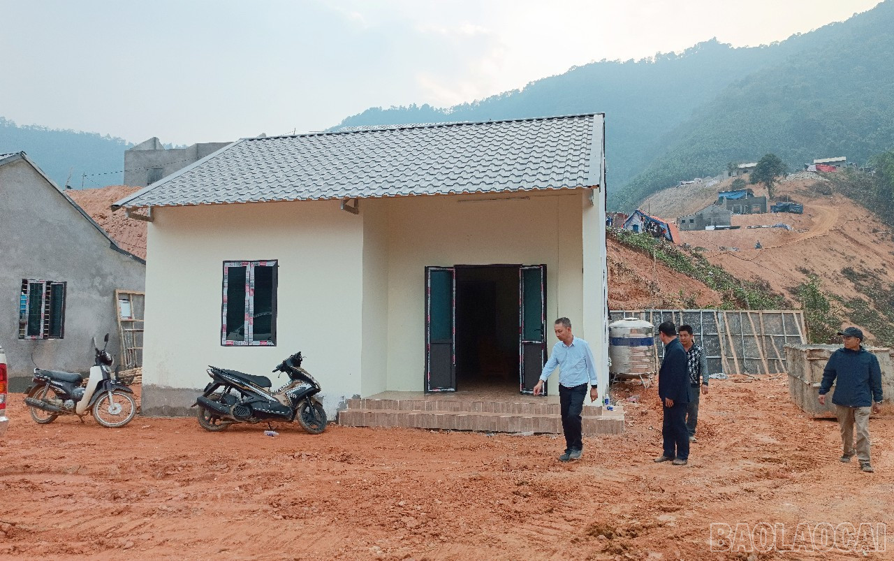 Hoàn thành căn nhà mẫu khu tái định cư Kho Vàng. baolaocai-br_k2.jpg