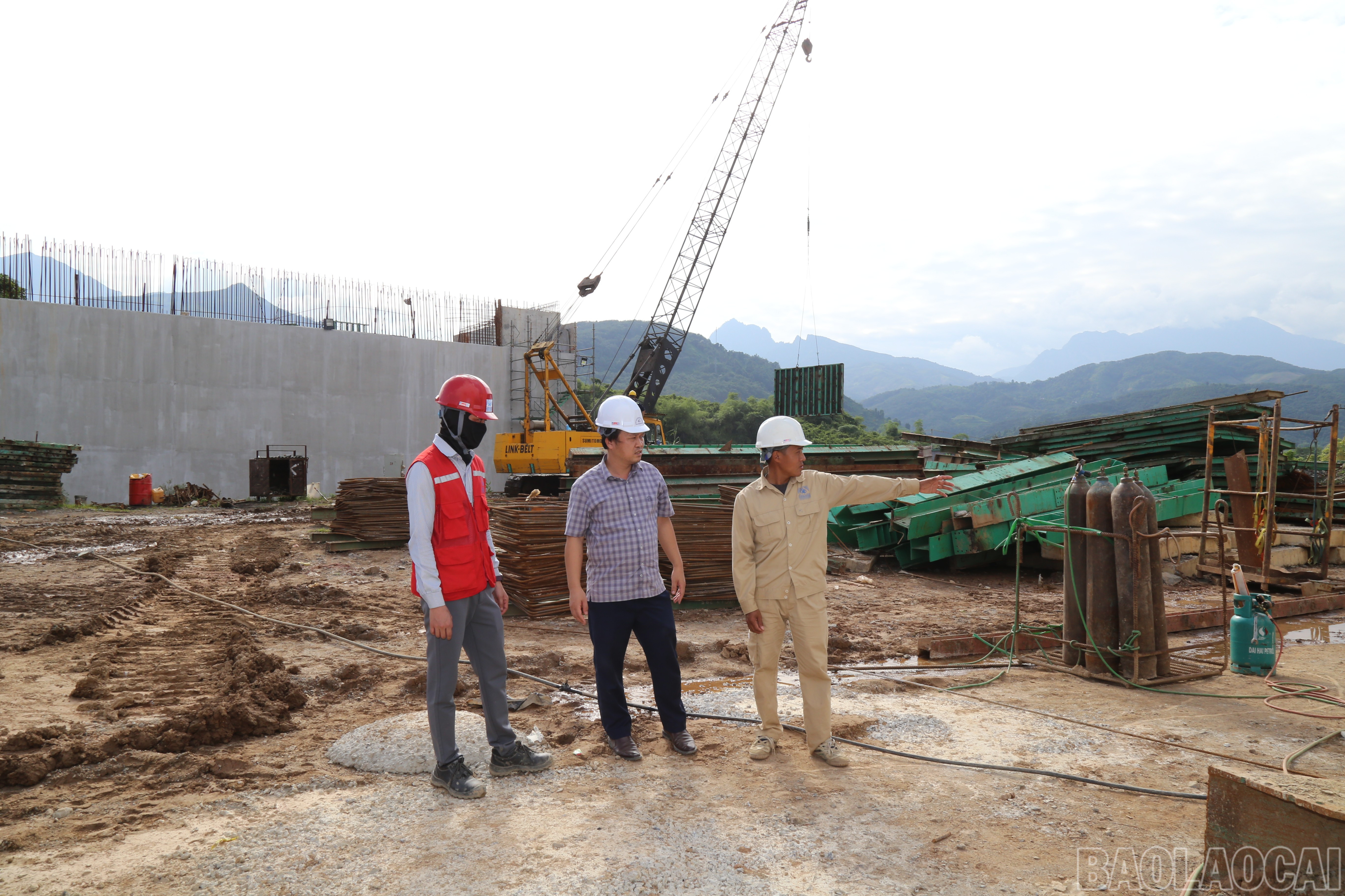 Việc thi công được giám sát chặt chẽ theo quy định. baolaocai-br_img-2048.jpg