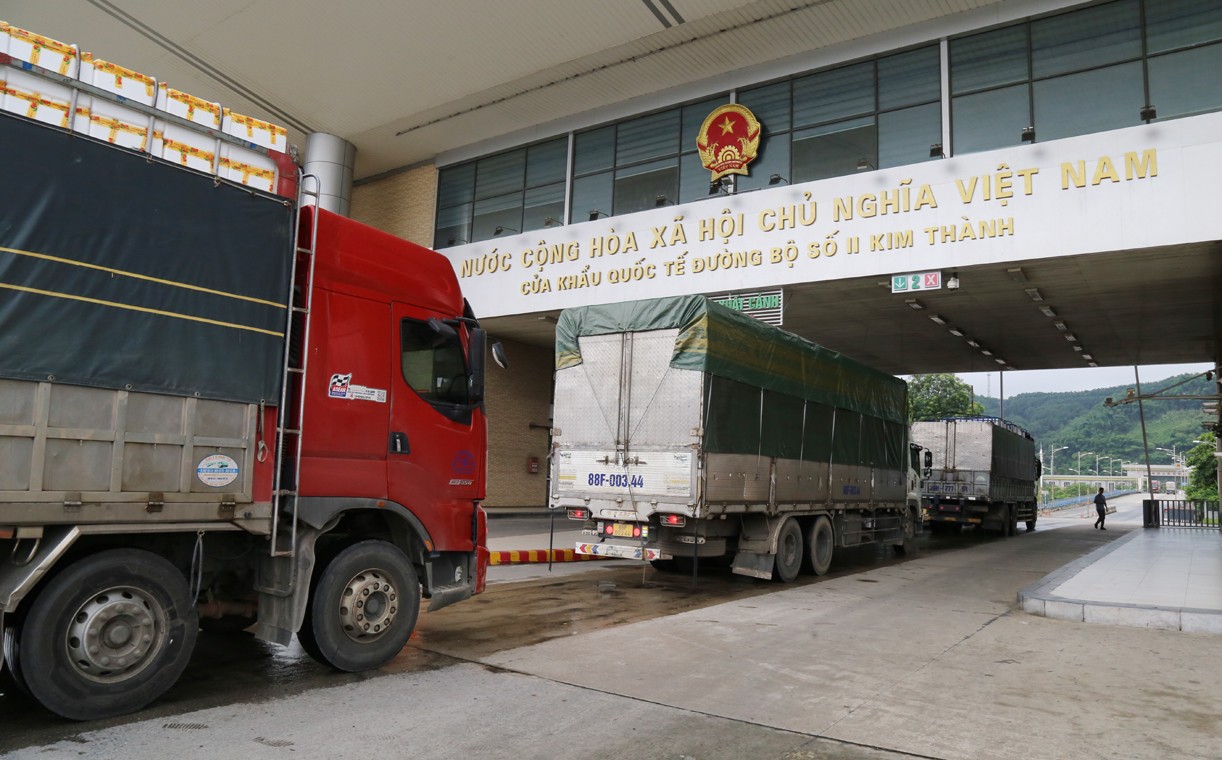 Hàng hóa xuất khẩu qua Cửa khẩu Kim Thành. q3.jpg