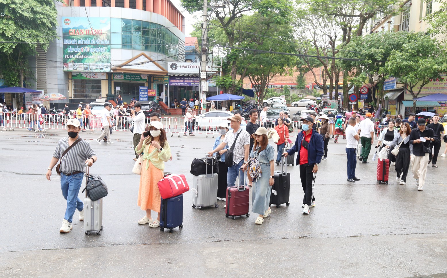 Lào Cai đón hơn 4 triệu lượt khách trong nước và quốc tế trong 4 tháng đầu năm 2025. bh3.jpg