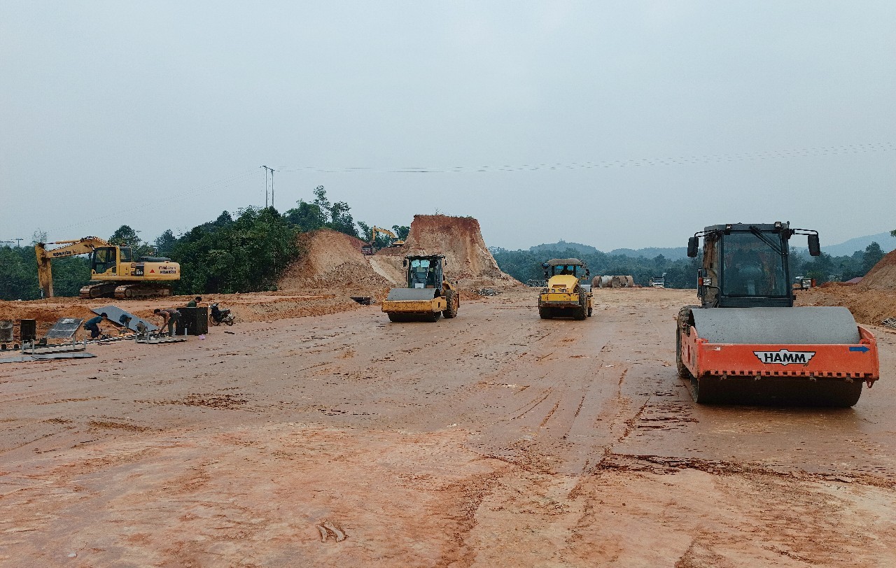 Hoạt động sản xuất công nghiệp được duy trì và lĩnh vực xây dựng phát triển góp phần tăng thu ngân sách nhà nước. h6.jpg
