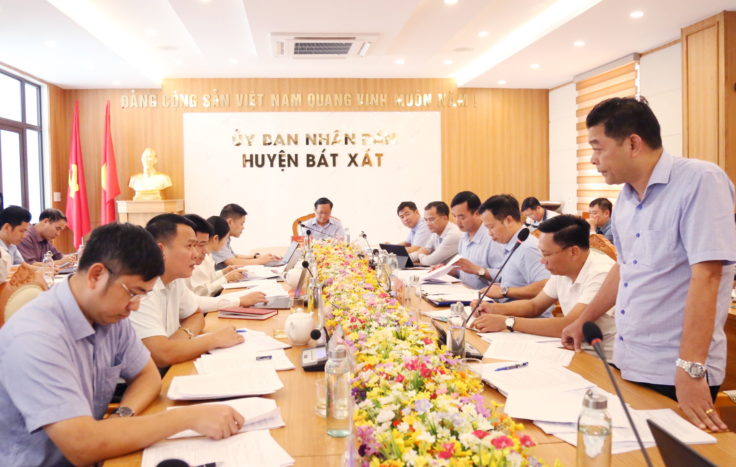 Quang cảnh buổi làm việc. xb6-5835.jpg
