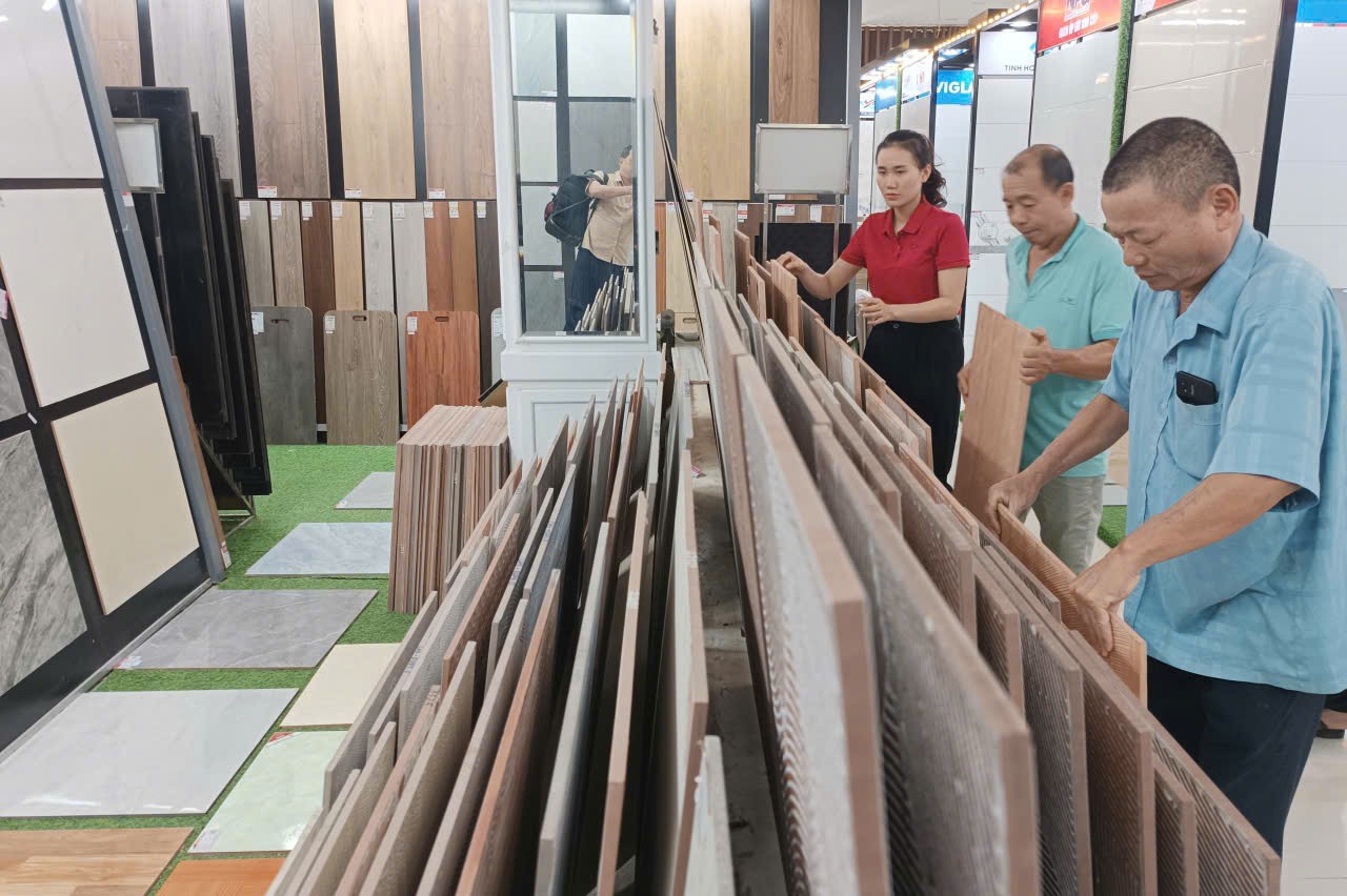 Nhiều doanh nghiệp trên địa bàn tỉnh tham gia phát triển kinh doanh vật liệu xây dựng. a7.jpg