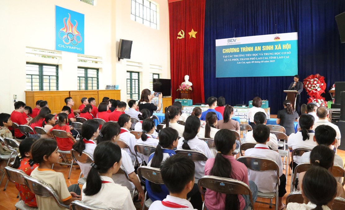 Quang cảnh chương trình. t3.jpg