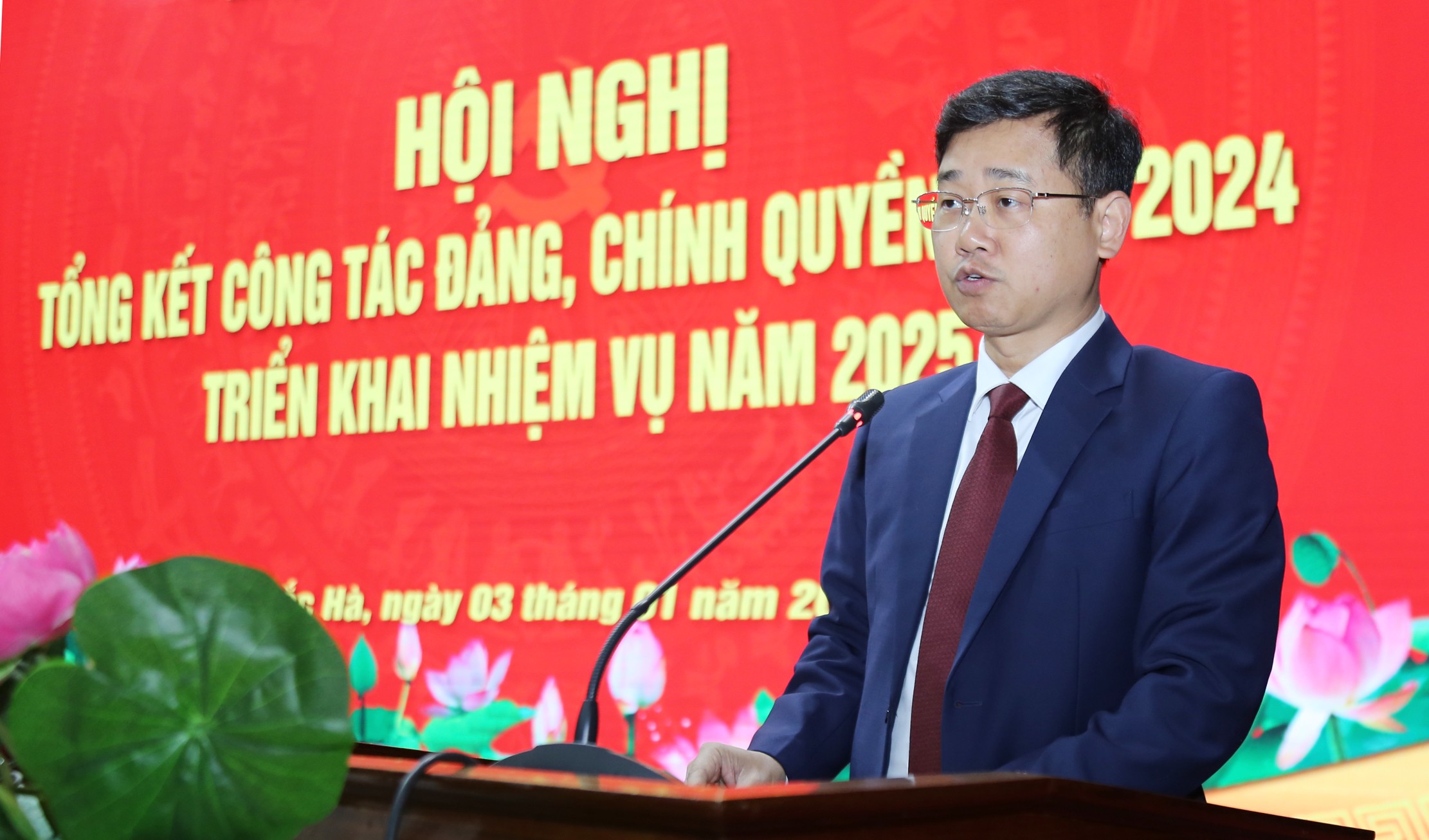 Đồng chí Nguyễn Duy Hòa, Bí thư Huyện ủy Bắc Hà phát biểu tại hội nghị. b5.jpg