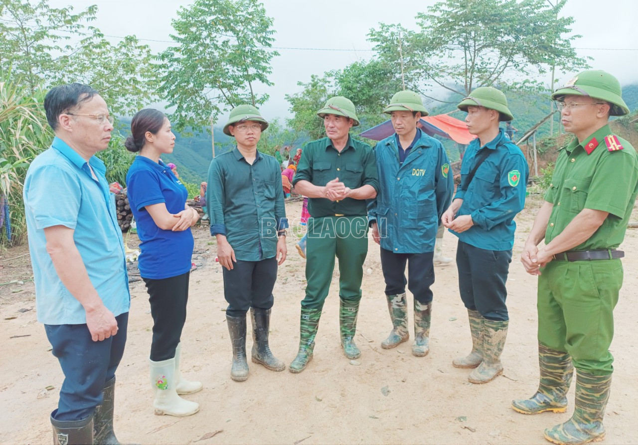 Chỉ đạo huyện và xã có phương án sắp xếp nơi ở, tái định cư cho các hộ xóm Bản Cái. A27.jpg