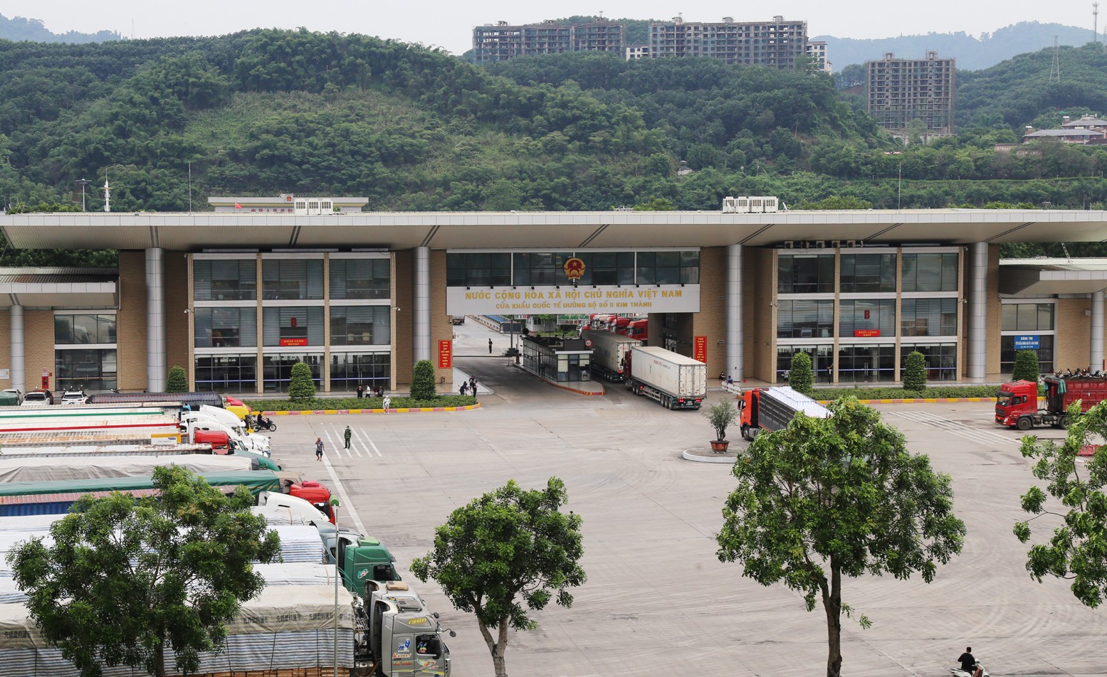 Hoạt động xuất - nhập khẩu tại Cửa khẩu Kim Thành. hq22.jpg