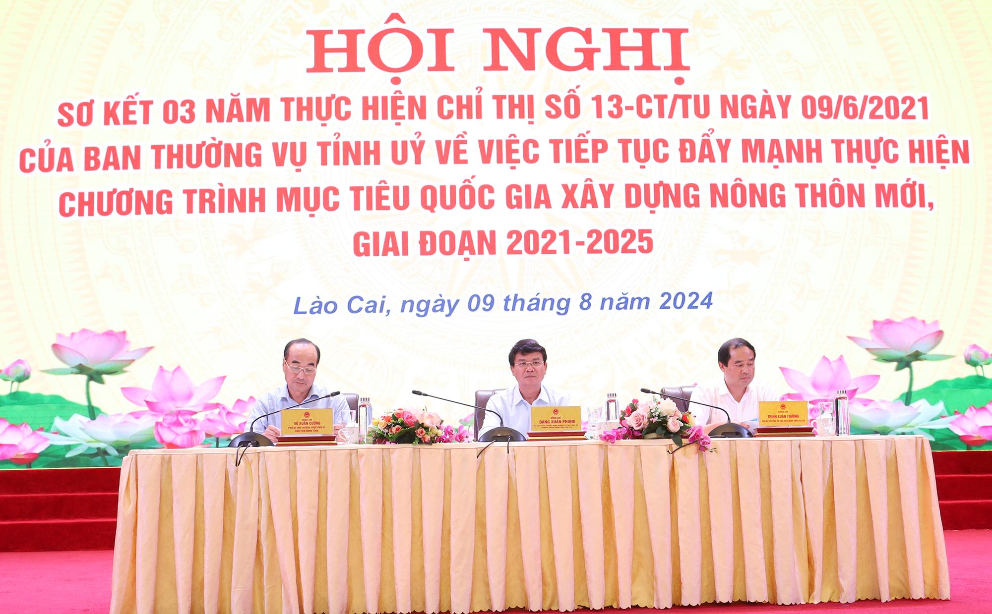 Các đồng chí Thường trực Tỉnh ủy chủ trì hội nghị. IMG_6062.JPG
