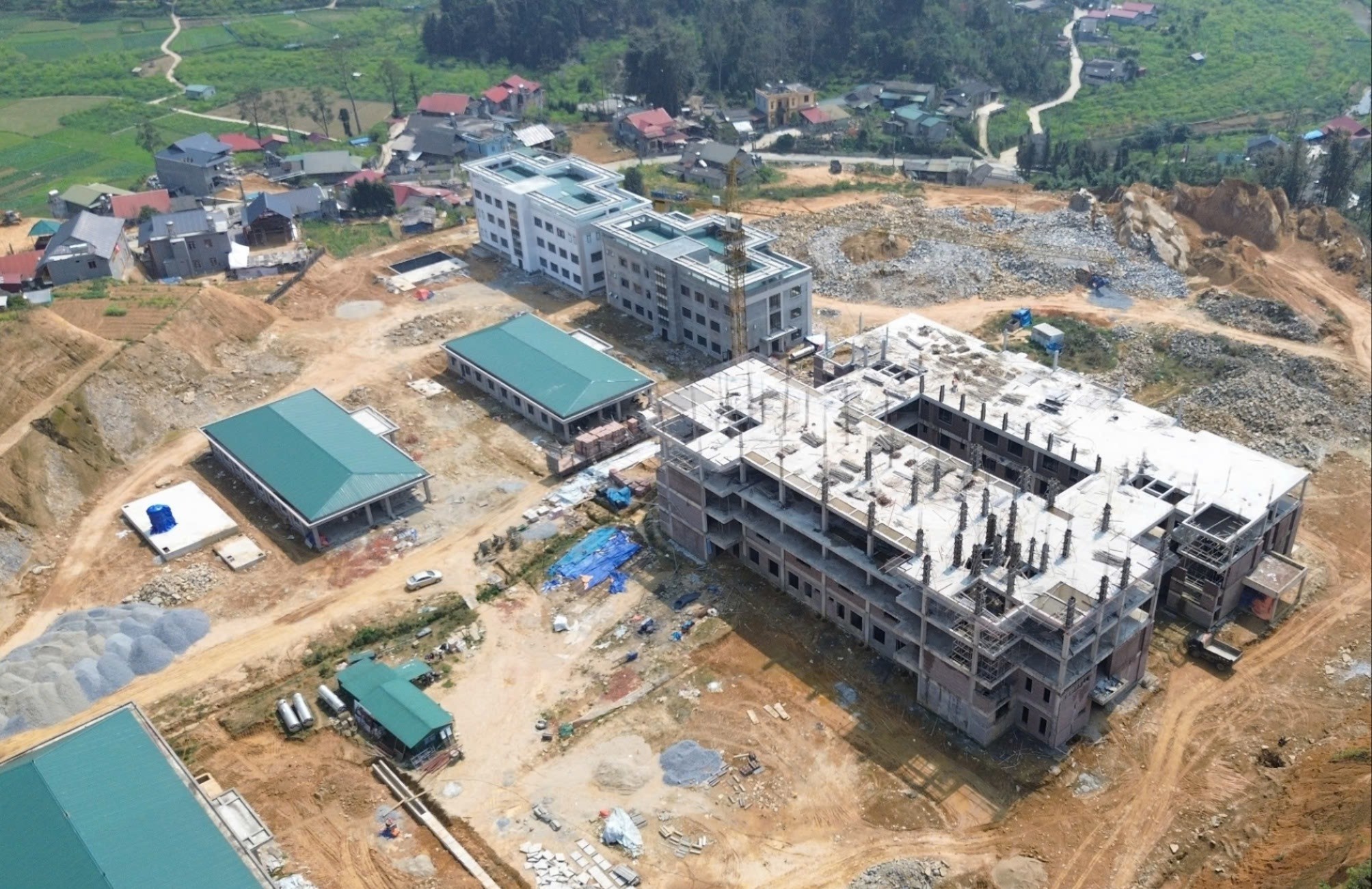 Các công trình, dự án đều được nhà thầu đẩy nhanh tiến độ. bh9-4659.jpg