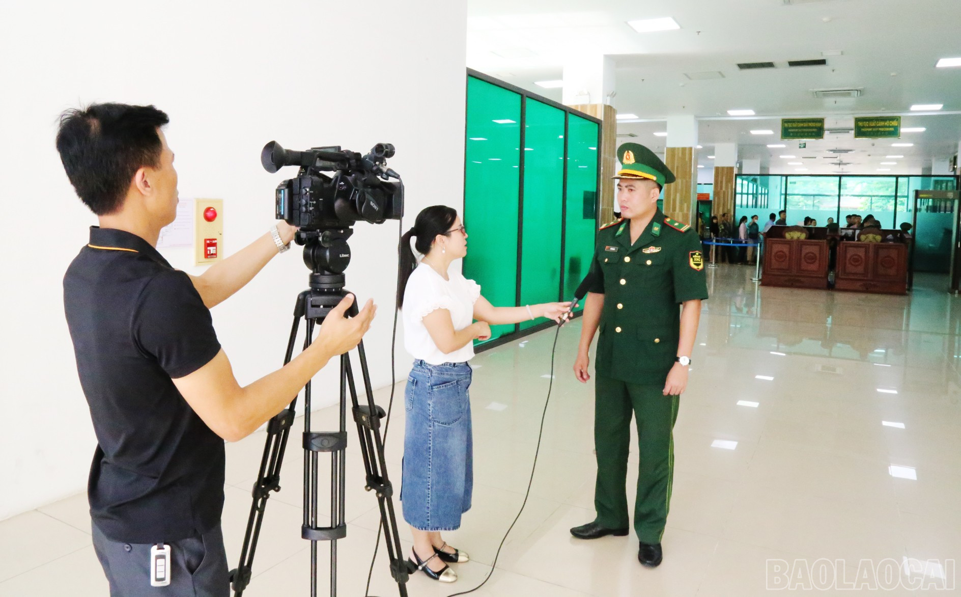 Thiếu tá Đỗ Tuấn Anh, Phó Trạm trưởng Trạm Biên phòng Cửa khẩu Quốc tế Lào Cai. baolaocai-br_t9.jpg
