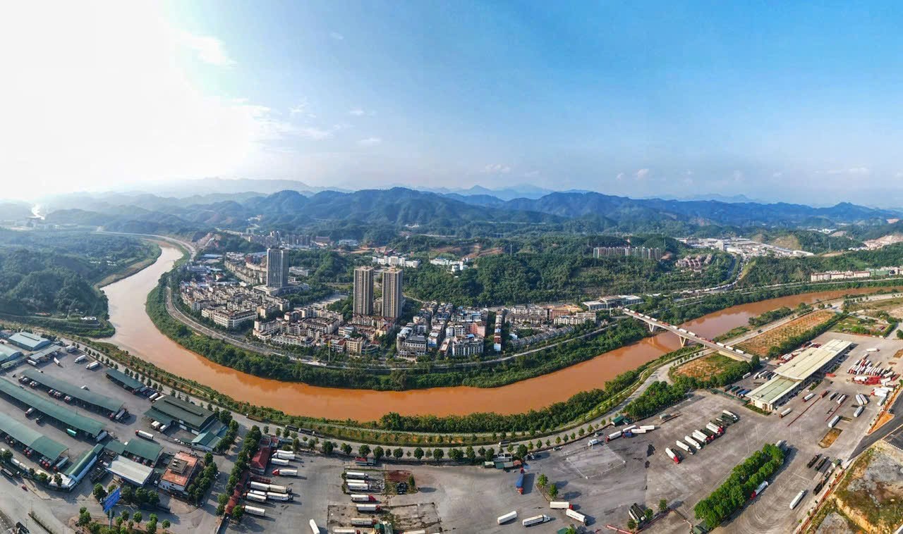 Lĩnh vực thương mại ở Lào Cai những năm gần đây sôi động với sự tham gia của nhiều doanh nghiệp. a6.jpg