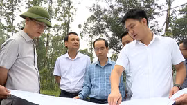 Phó Chủ tịch UBND tỉnh Nguyễn Thành Sinh kiểm tra tiến độ giải ngân, lập quy hoạch tại xã Yên Bình và Thác Bà