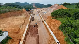 Đẩy nhanh tiến độ Dự án đường trục chính Cụm Công nghiệp Phú Thịnh