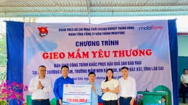 Đoàn Thanh niên Tổng công ty Viễn thông MobiFone bàn giao công trình khắc phục hậu quả bão Yagi