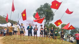 300 vận động viên tham gia Giải leo ruộng bậc thang “Dấu chân mùa nước đổ”