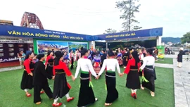 Lan tỏa giá trị văn hóa các dân tộc Lào Cai tại Festival sông Hồng năm 2025