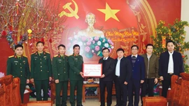 Trưởng Ban Tổ chức Tỉnh ủy Phạm Toàn Thắng thăm, tặng quà Tết tại xã Hạnh Phúc, phường Nghĩa Lộ