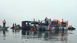 Tìm thấy thi thể nạn nhân đầu tiên, còn 5 người mất tích