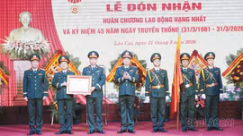 Nhà máy Z183 đón nhận Huân chương Lao động hạng Nhất