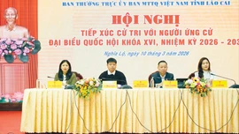 Các ứng cử viên đại biểu Quốc hội khóa XVI tiếp xúc cử tri tại phường Nghĩa Lộ