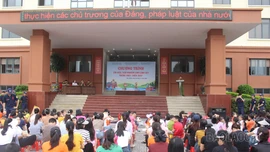 Lào Cai: Học sinh tham gia trải nghiệm kỹ năng phòng cháy, chữa cháy