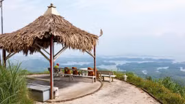 Núi Thở - Nơi kết nối du khách với hồ Thác Bà