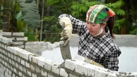 Những phụ nữ "mắt thợ - tay nghề” trên công trường xây dựng