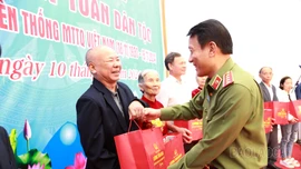 Bộ trưởng Bộ Công an Lương Tam Quang dự Ngày hội Đại đoàn kết toàn dân tộc tại xã Bản Phiệt