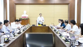 Thường trực Tỉnh ủy duyệt văn kiện Đại hội Đảng bộ phường Âu Lâu và xã Trấn Yên