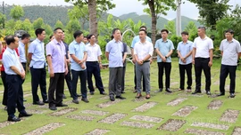 Phó Chủ tịch UBND tỉnh Nguyễn Thành Sinh khảo sát hoạt động du lịch khu vực hồ Thác Bà