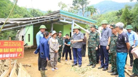Phó Thủ tướng Chính phủ Trần Hồng Hà và đoàn công tác kiểm tra công tác khắc phục thiệt hại cơn bão số 10 tại xã Việt Hồng