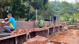 Việt Hồng "thần tốc" dựng lại nhà cho Nhân dân