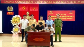 Yên Bình tuyên truyền, ký cam kết đảm bảo trật tự an toàn giao thông năm 2025