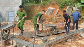 Công an xã Bát Xát khởi công xây nhà cho hộ nghèo