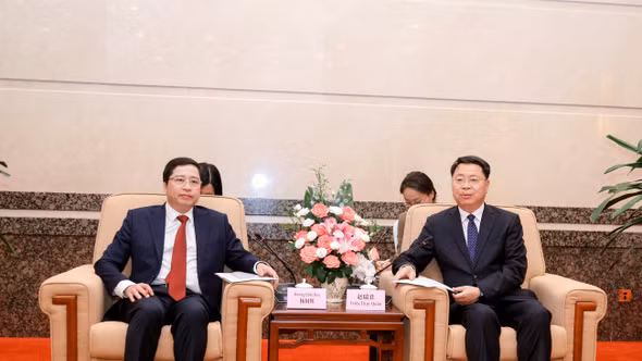 Bí thư Tỉnh ủy Lào Cai Dương Quốc Huy thăm và làm việc với lãnh đạo châu Hồng Hà