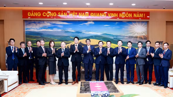Bí thư Tỉnh ủy Dương Quốc Huy tiếp xã giao và làm việc với Ngài Ito Naoki - Đại sứ Đặc mệnh toàn quyền Nhật Bản tại Việt Nam
