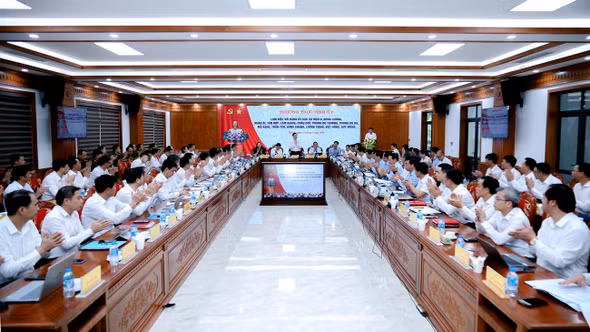 Thường trực Tỉnh ủy làm việc với Thường trực Đảng ủy 14 xã khu vực Văn Yên, Trấn Yên