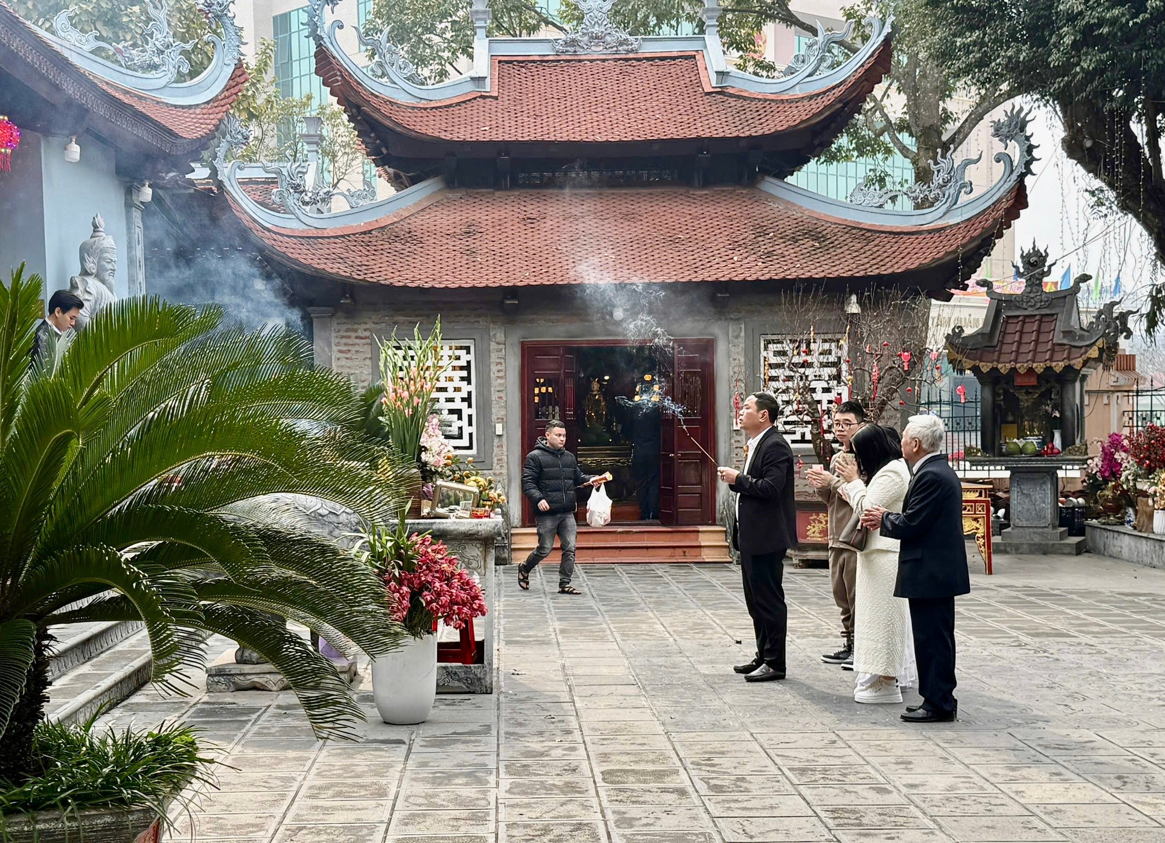 Các điểm du lịch tại thành phố Lào Cai thu hút đông đảo người dân và du khách du xuân. img-8532.jpg