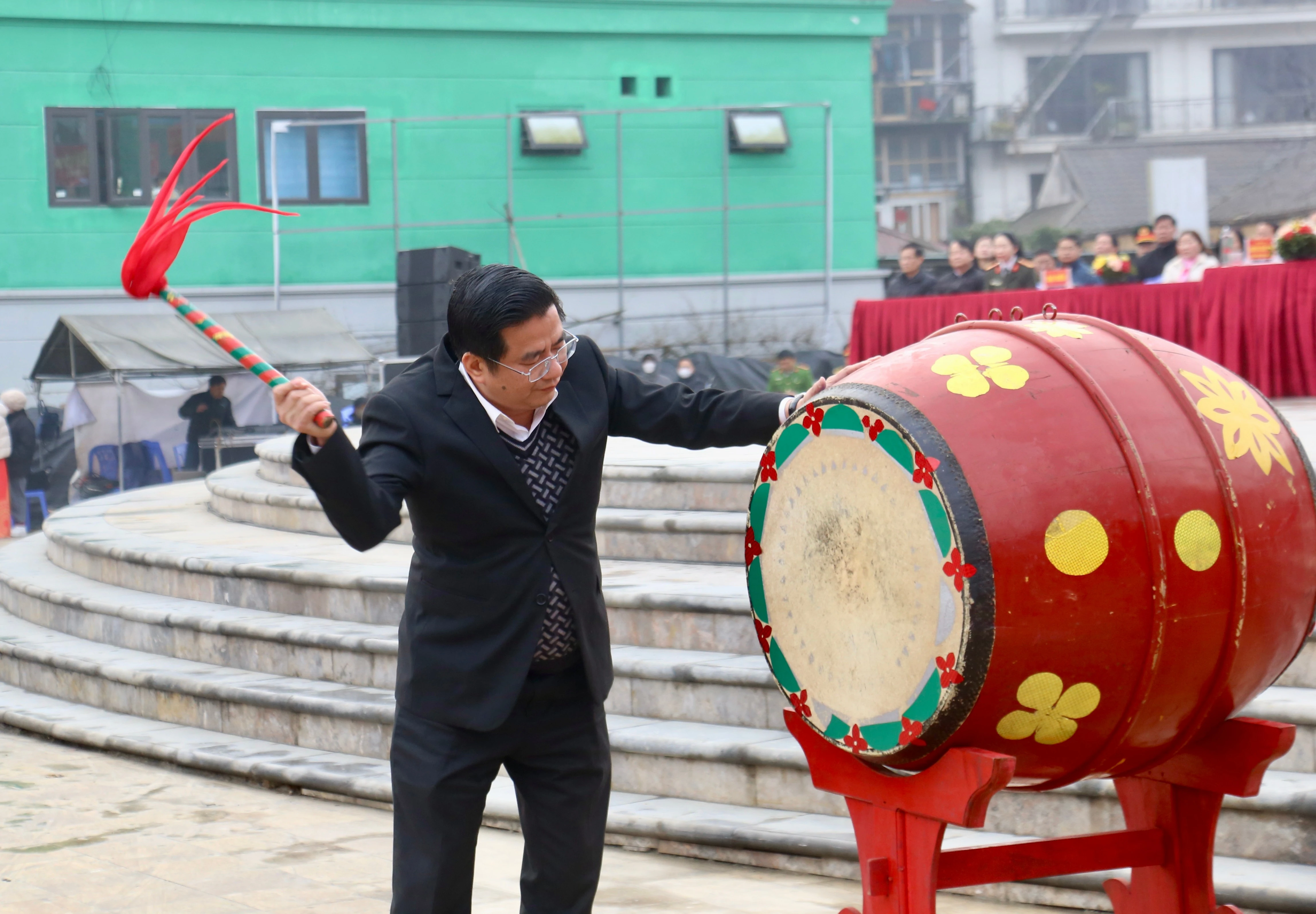 Nổi trống hội giao quân.