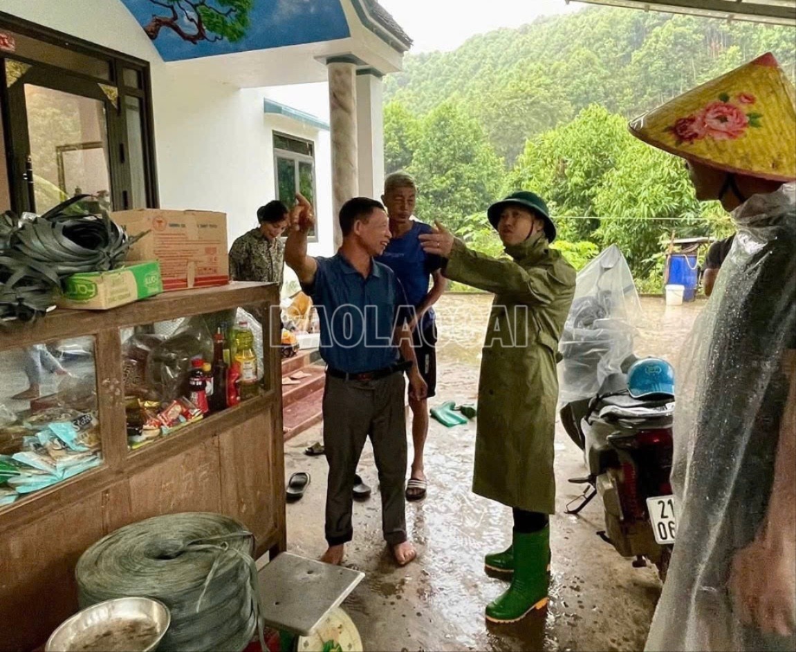Xã Tân Hợp di dời khẩn cấp 24 hộ dân bị ảnh hưởng do bão số 5 đến nơi an toàn img-5928-4180.jpg