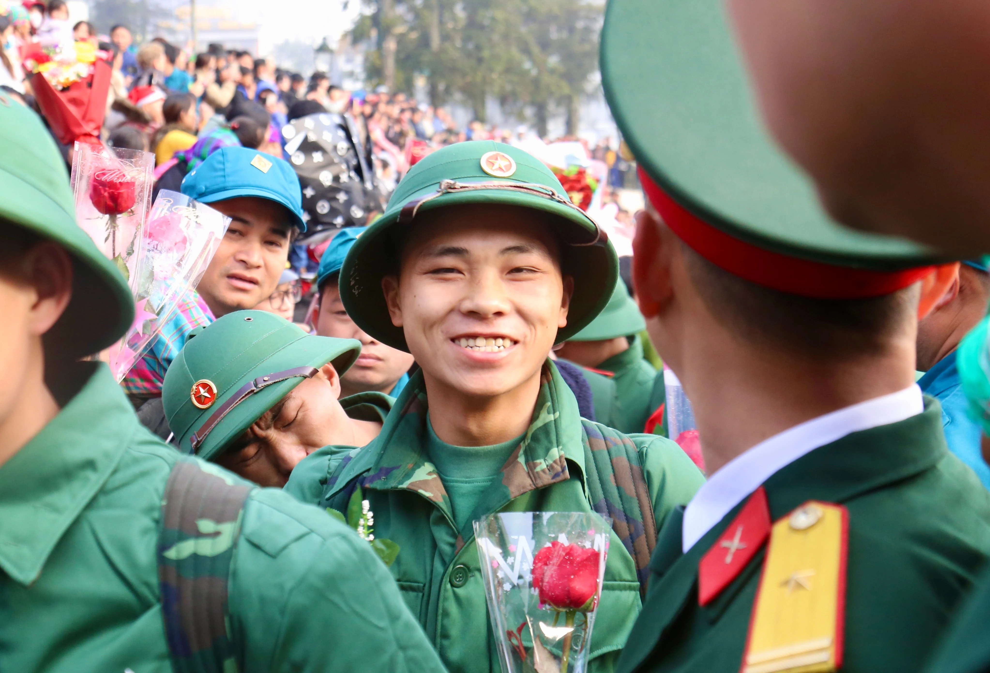 Niềm vui ngày lên đường nhập ngũ của một tân binh.