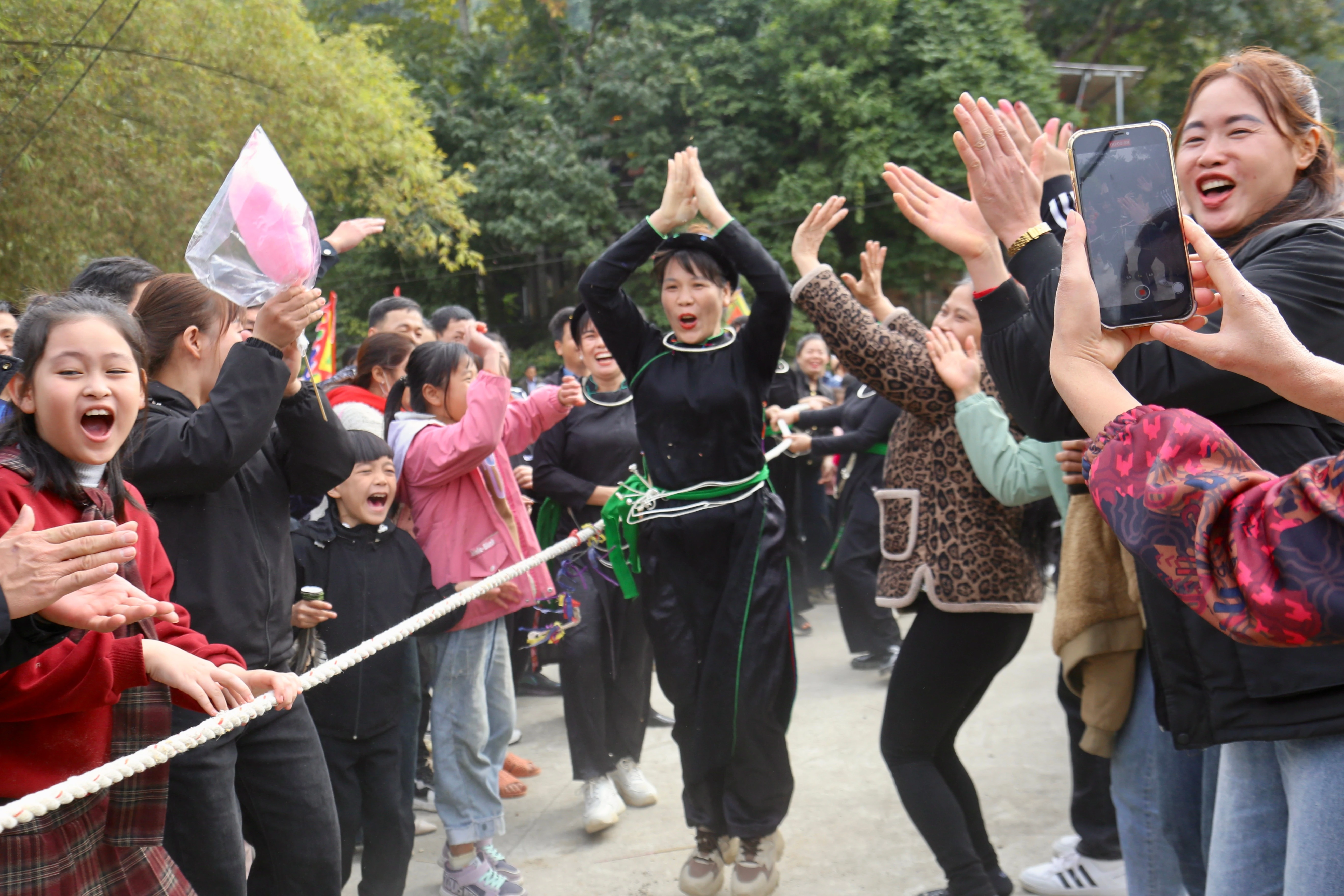 Khoảnh khắc ăn mừng chiến thắng.