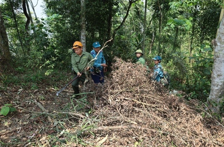 Lực lượng kiểm lâm chủ động các biện pháp phòng, chống cháy rừng. Ảnh: Vườn Quốc gia Hoàng Liên 6.jpg
